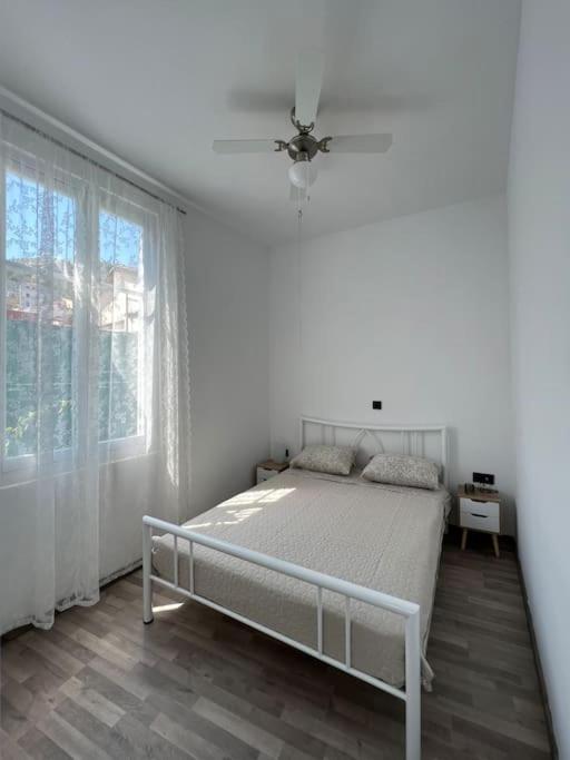 Bougainvillea Apartments 2 นาฟปลิโอ ภายนอก รูปภาพ