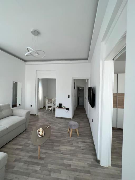 Bougainvillea Apartments 2 นาฟปลิโอ ภายนอก รูปภาพ